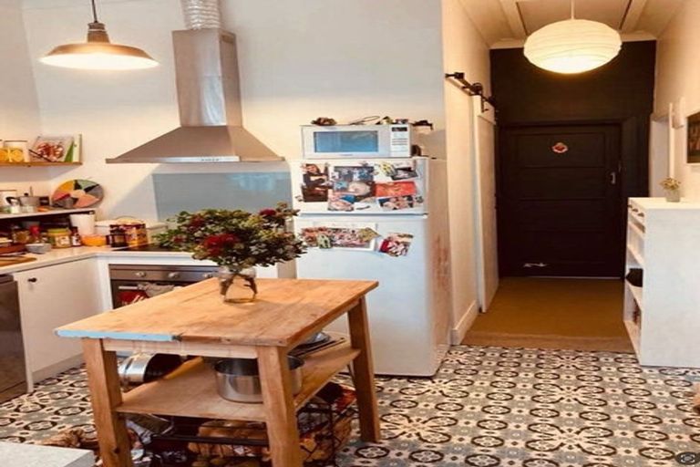 Photo of property in 16 Kenwyn Terrace, Newtown, Wellington, 6021