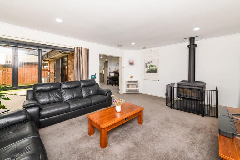 Photo of property in 1 Cleveland Heights, Kelvin Grove, Palmerston North, 4414