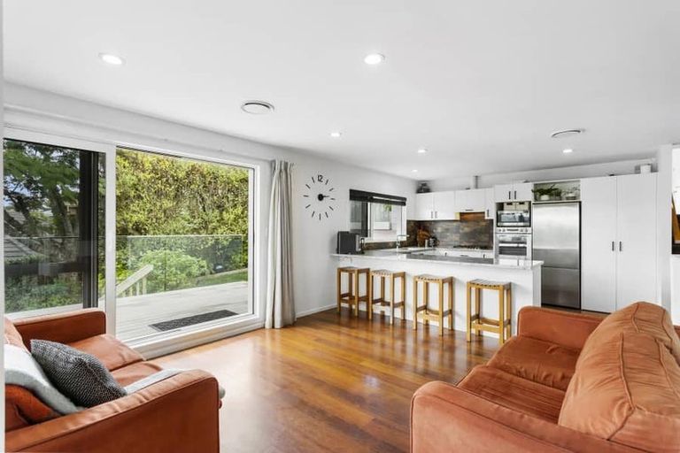 Photo of property in 6 Stephanie Close, Glenfield, Auckland, 0629