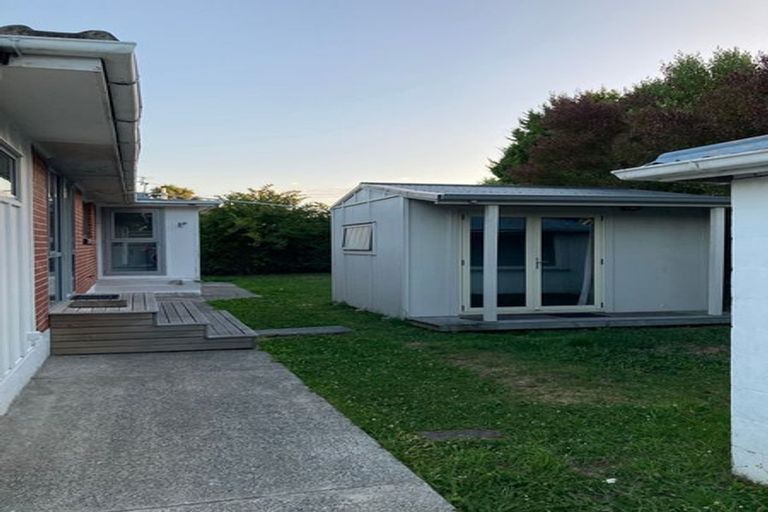 Photo of property in 8 Renfrew Street, Upper Riccarton, Christchurch, 8041