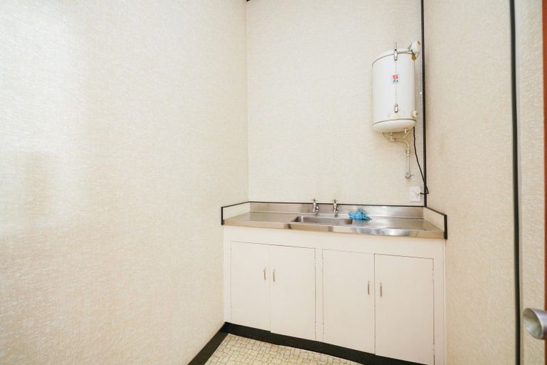 Photo of property in 24 Esk Street, Roslyn, Palmerston North, 4414