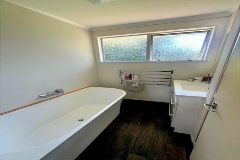 Photo of property in 50 Aniseed Grove, Timberlea, Upper Hutt, 5018