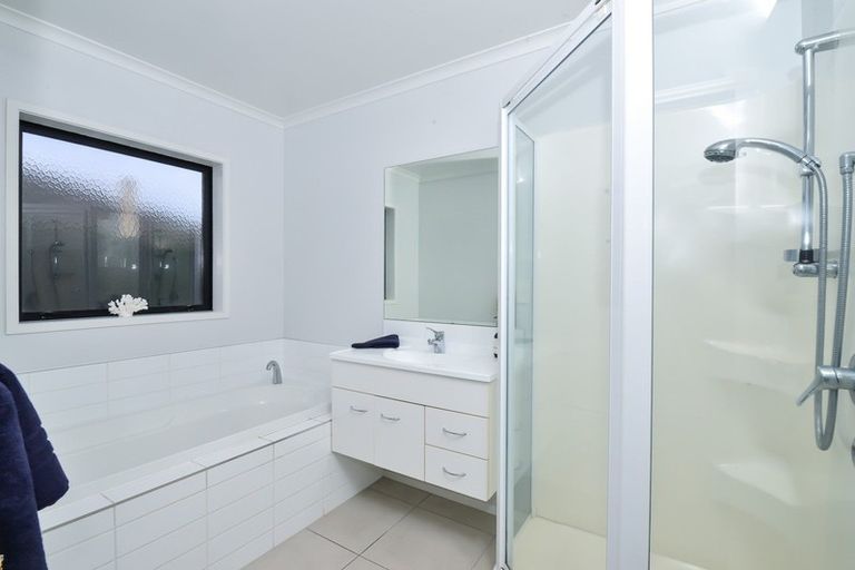 Photo of property in 11 Whitney Place, Rototuna North, Hamilton, 3210