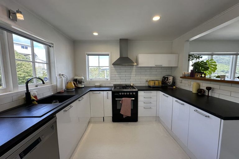 Photo of property in 24a Parklands Drive, Karori, Wellington, 6012