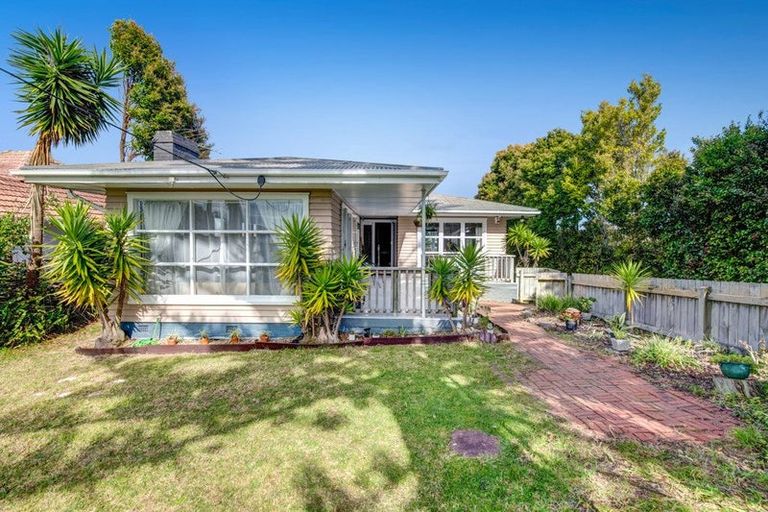 Photo of property in 1/73 Chivalry Road, Glenfield, Auckland, 0629