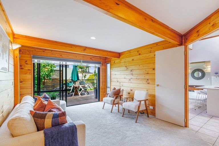 Photo of property in 2/397 East Coast Road, Mairangi Bay, Auckland, 0630