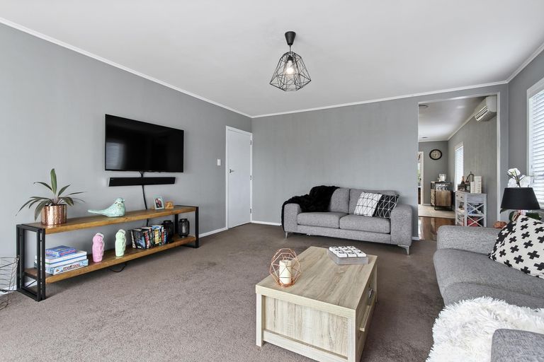 Photo of property in 34 Ranui Avenue, Ranui, Auckland, 0612