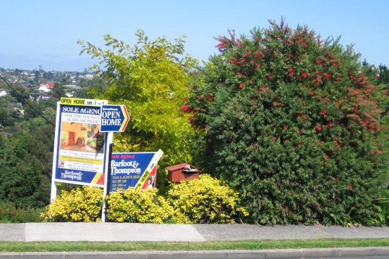 Photo of property in 136 Carlisle Road, Northcross, Auckland, 0632