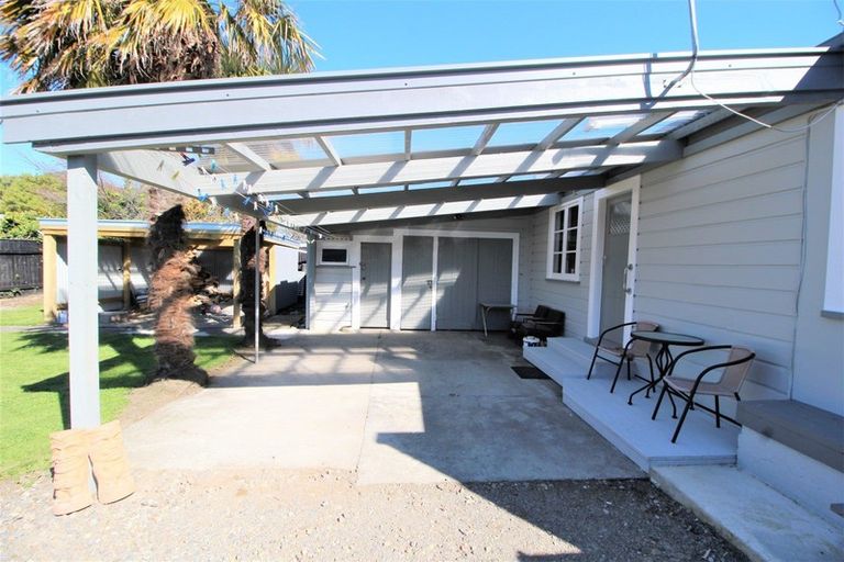 Photo of property in 12 Ross Street, Woodville, 4920