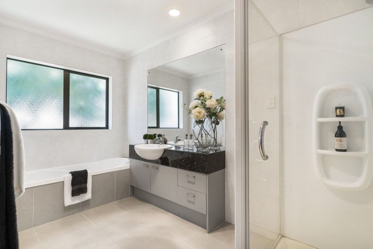 Photo of property in 105 Pine Harbour Parade, Beachlands, Auckland, 2018