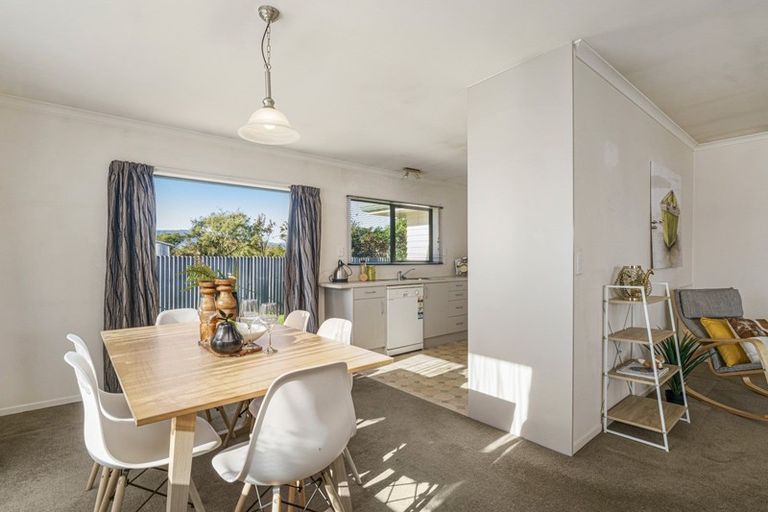 Photo of property in 6 Waihurihia Street, Otaki, 5512