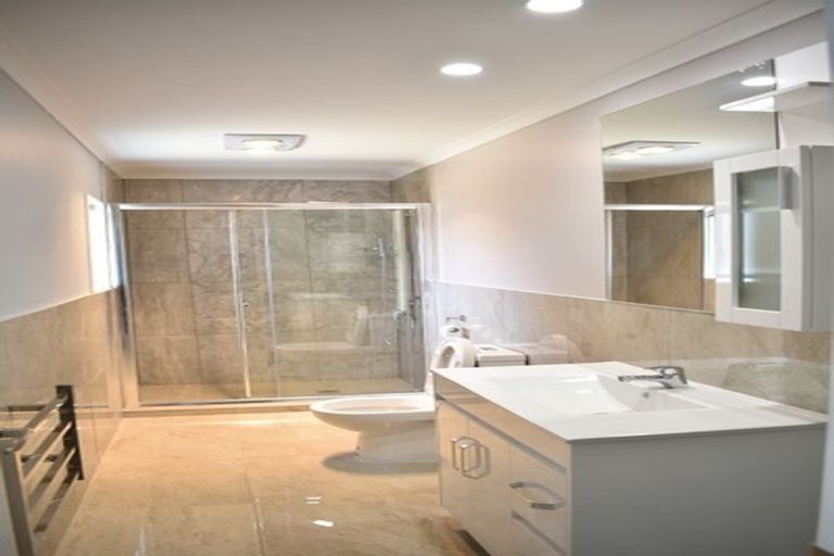 Photo of property in 15a Seaward Place, Wattle Downs, Auckland, 2103