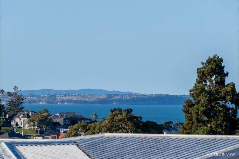 Photo of property in 2/93 Kowhai Road, Mairangi Bay, Auckland, 0630