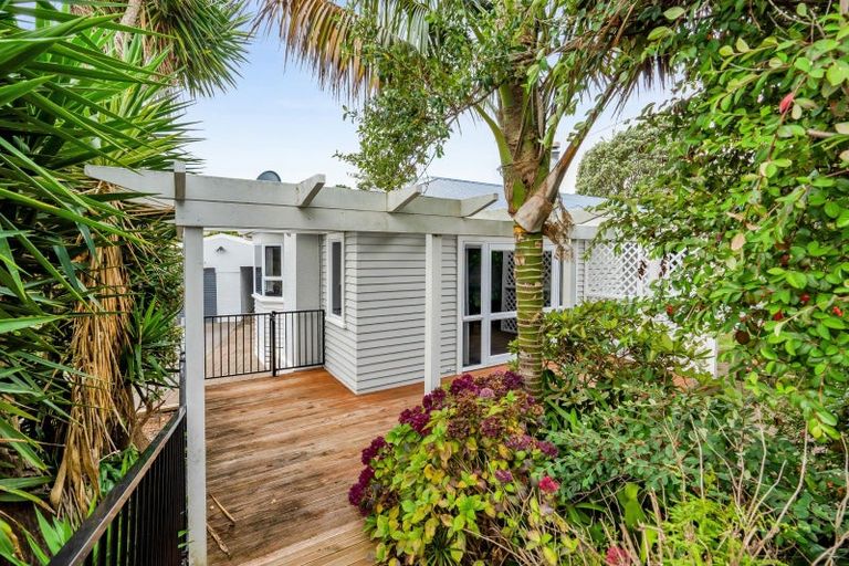 Photo of property in 66 Huatoki Street, Vogeltown, New Plymouth, 4310