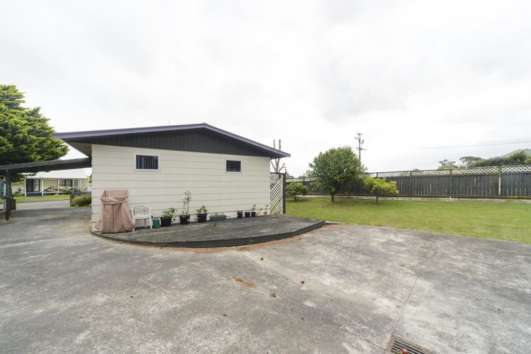 Photo of property in 1 Escort Grove, Awapuni, Palmerston North, 4412