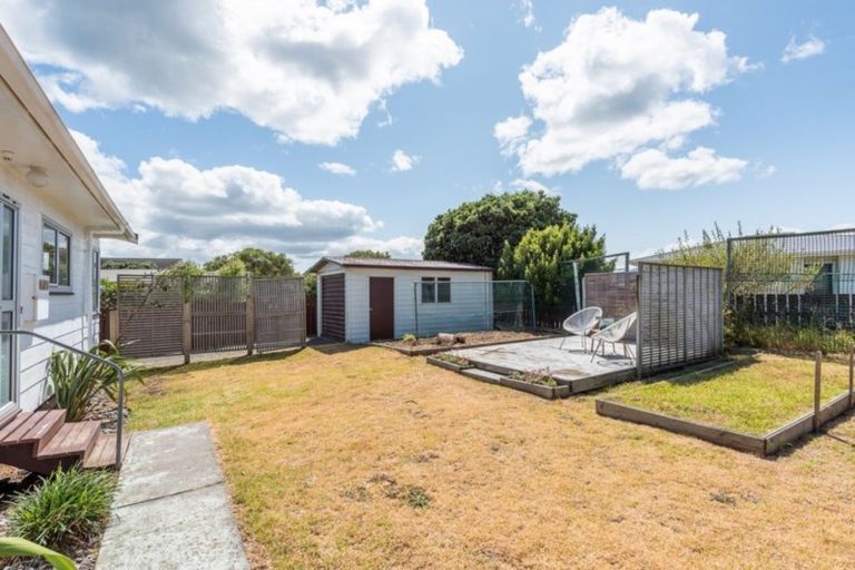Photo of property in 40 Norfolk Crescent, Otaki Beach, Otaki, 5512