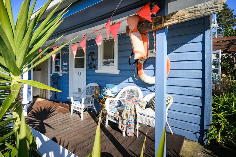 Photo of property in 15 Hall Place, Foxton Beach, Foxton, 4815