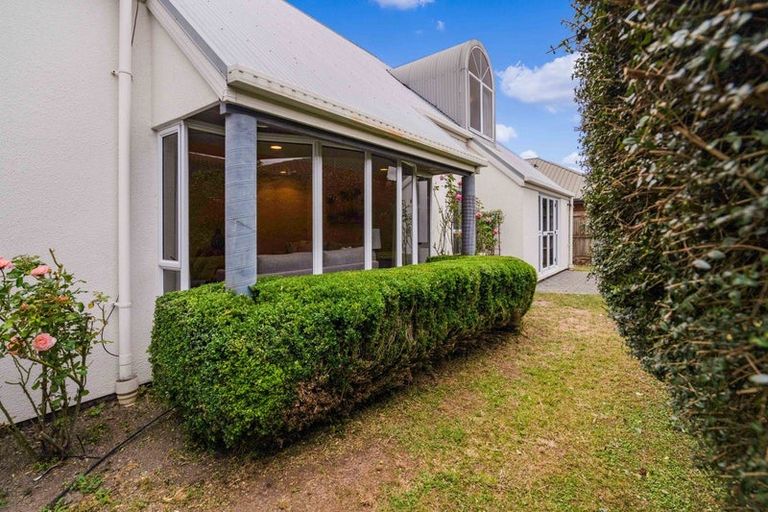 Photo of property in 4 Broadfell Avenue, Avonhead, Christchurch, 8042