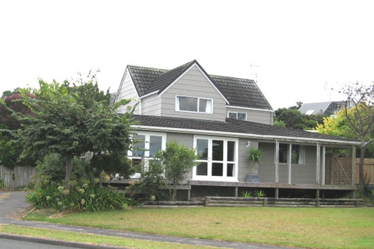 Photo of property in 130 West Harbour Drive, West Harbour, Auckland, 0618