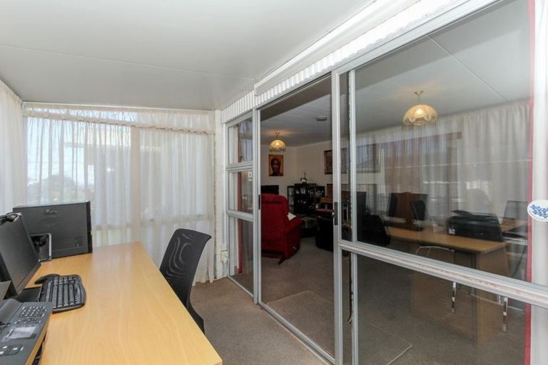 Photo of property in 2/246 Courtenay Street, Strandon, New Plymouth, 4312