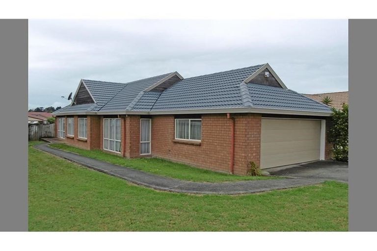 Photo of property in 8 Waylen Place, Burswood, Auckland, 2013