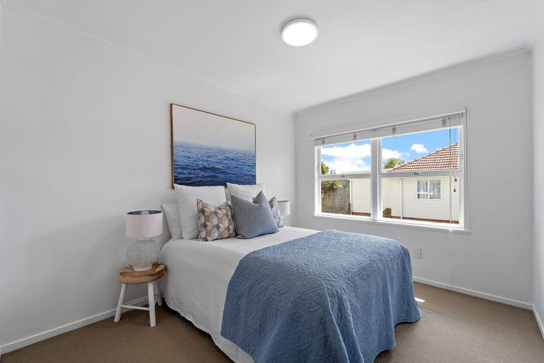 Photo of property in 1/49 Shakespeare Road, Milford, Auckland, 0620