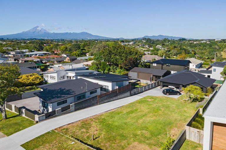 Photo of property in 28 Lismore Street, Strandon, New Plymouth, 4312