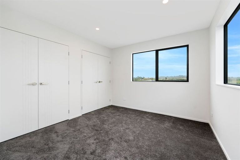 Photo of property in 25 Bronzewater Drive, Silverdale, 0932