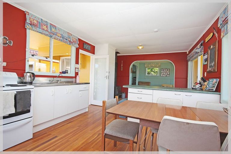 Photo of property in 9 Dewe Terrace, Foxton Beach, Foxton, 4815