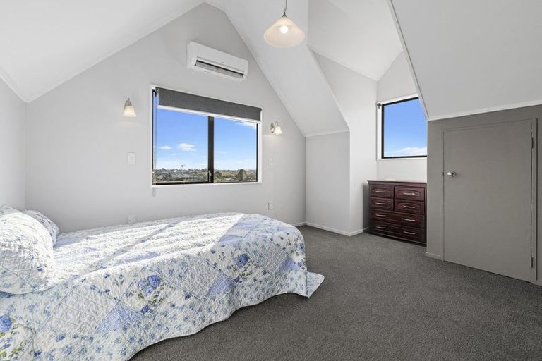 Photo of property in 2/8 Leven Lane, Totara Heights, Auckland, 2105