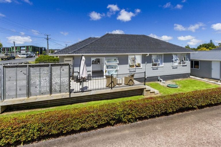 Photo of property in 16 Tapu Road, Huapai, Kumeu, 0810