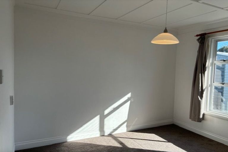 Photo of property in 18 Queens Road, Glen Avon, New Plymouth, 4312