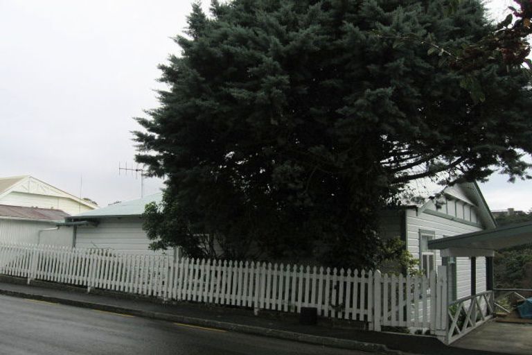 Photo of property in 14 Enfield Road, Hospital Hill, Napier, 4110