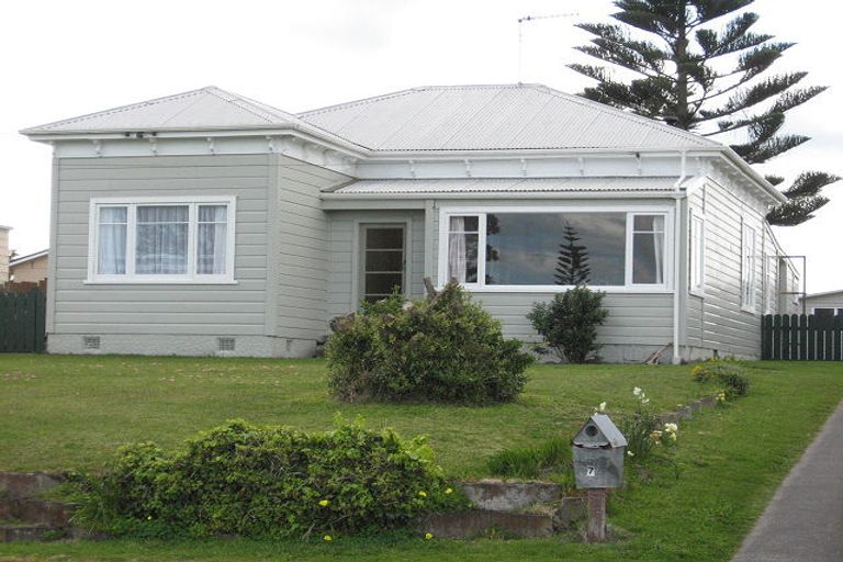 Photo of property in 7 Kowhai Street, Castlecliff, Whanganui, 4501