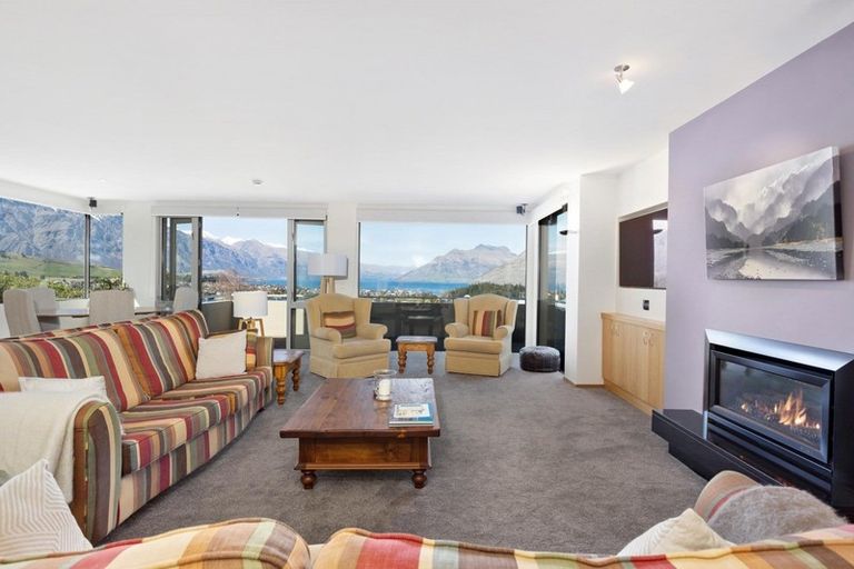 Photo of property in 16 Earnslaw Terrace, Queenstown, 9300