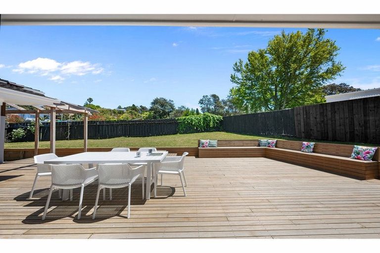 Photo of property in 1 Celina Place, Browns Bay, Auckland, 0630