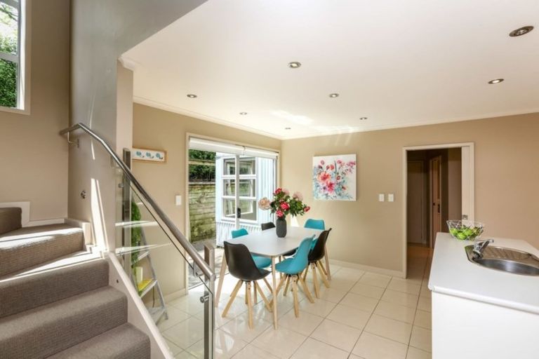 Photo of property in 32c Gilbert Street, New Plymouth, 4310