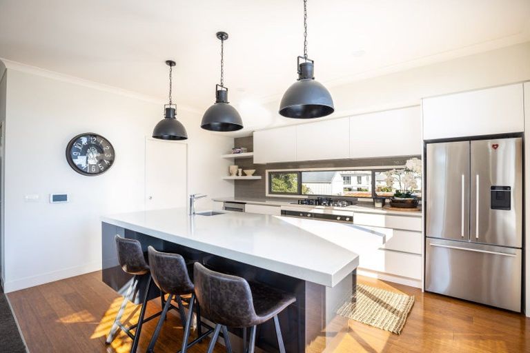 Photo of property in 12 Autere Street, Strandon, New Plymouth, 4312