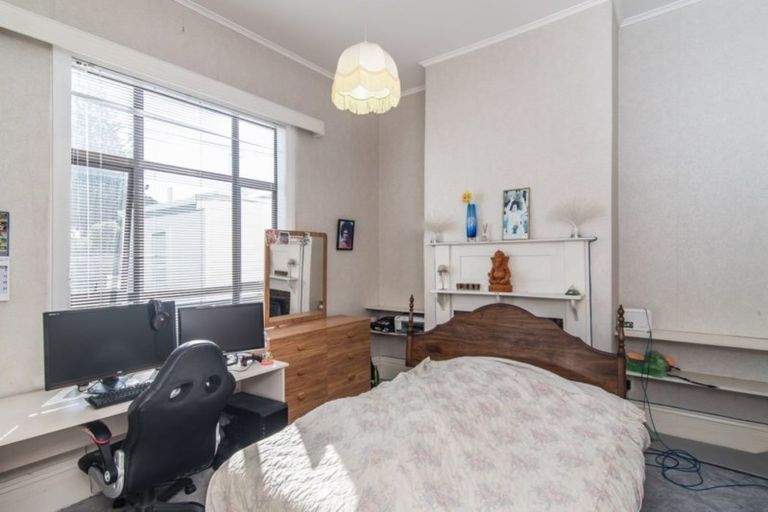 Photo of property in 104 Kilbirnie Crescent, Kilbirnie, Wellington, 6022