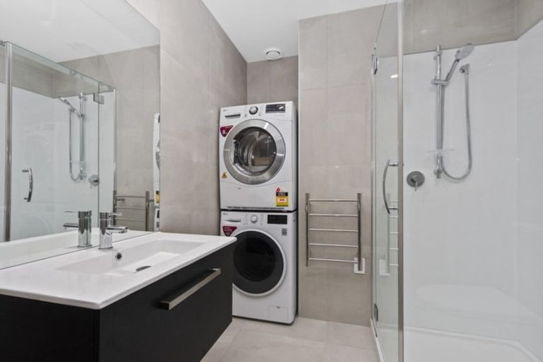 Photo of property in Frank Sargeson Apts, 303/74 Anzac Street, Takapuna, Auckland, 0622