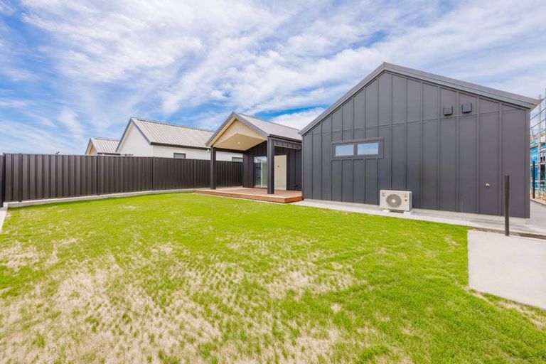 Photo of property in 14 Annie Aranui Drive, Poraiti, 4182