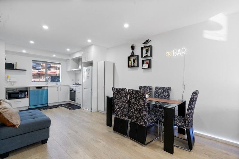 Photo of property in 19 Valour Lane, Papakura, 2110