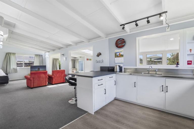 Photo of property in 450 Pukehina Parade, Pukehina, Te Puke, 3189