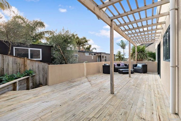 Photo of property in 2/27 Commodore Parry Road, Castor Bay, Auckland, 0620