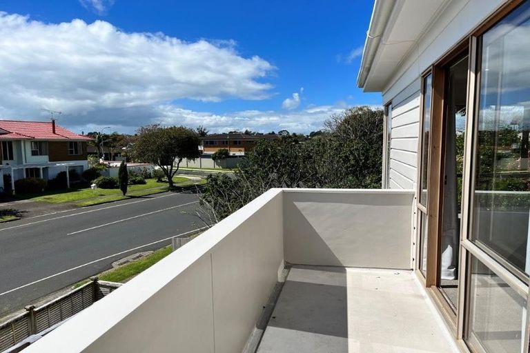 Photo of property in 12 Prince Regent Drive, Half Moon Bay, Auckland, 2012