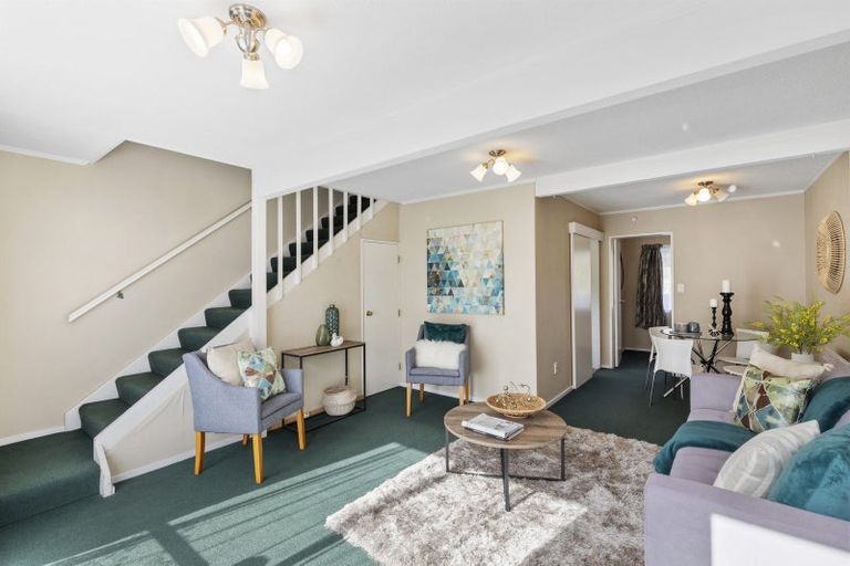 Photo of property in 16 Wagon Road, Stokes Valley, Lower Hutt, 5019