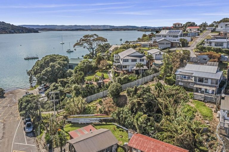 Photo of property in 77 Wallis Street, Raglan, 3225