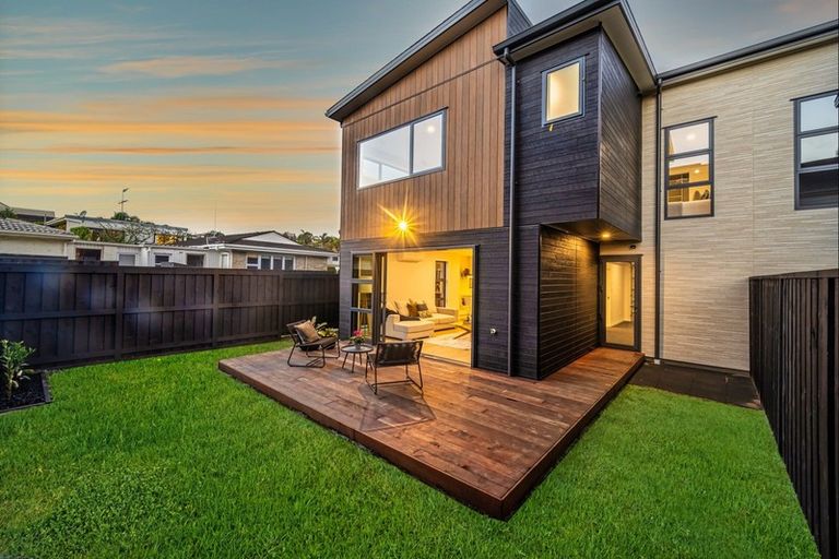 Photo of property in 8 Clovelly Road, Bucklands Beach, Auckland, 2012