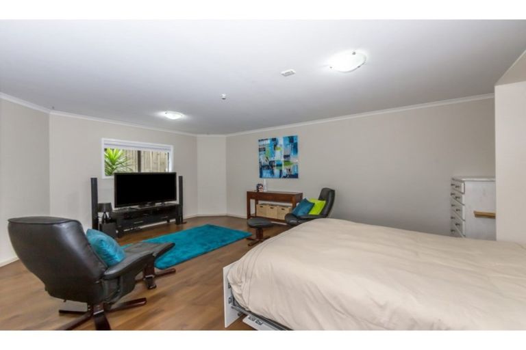 Photo of property in 9 Kingtide Place, Red Beach, 0932