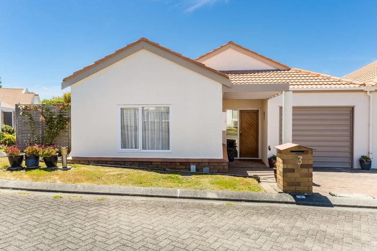 Photo of property in 3 Lakeside Villas, Whitby, Porirua, 5024